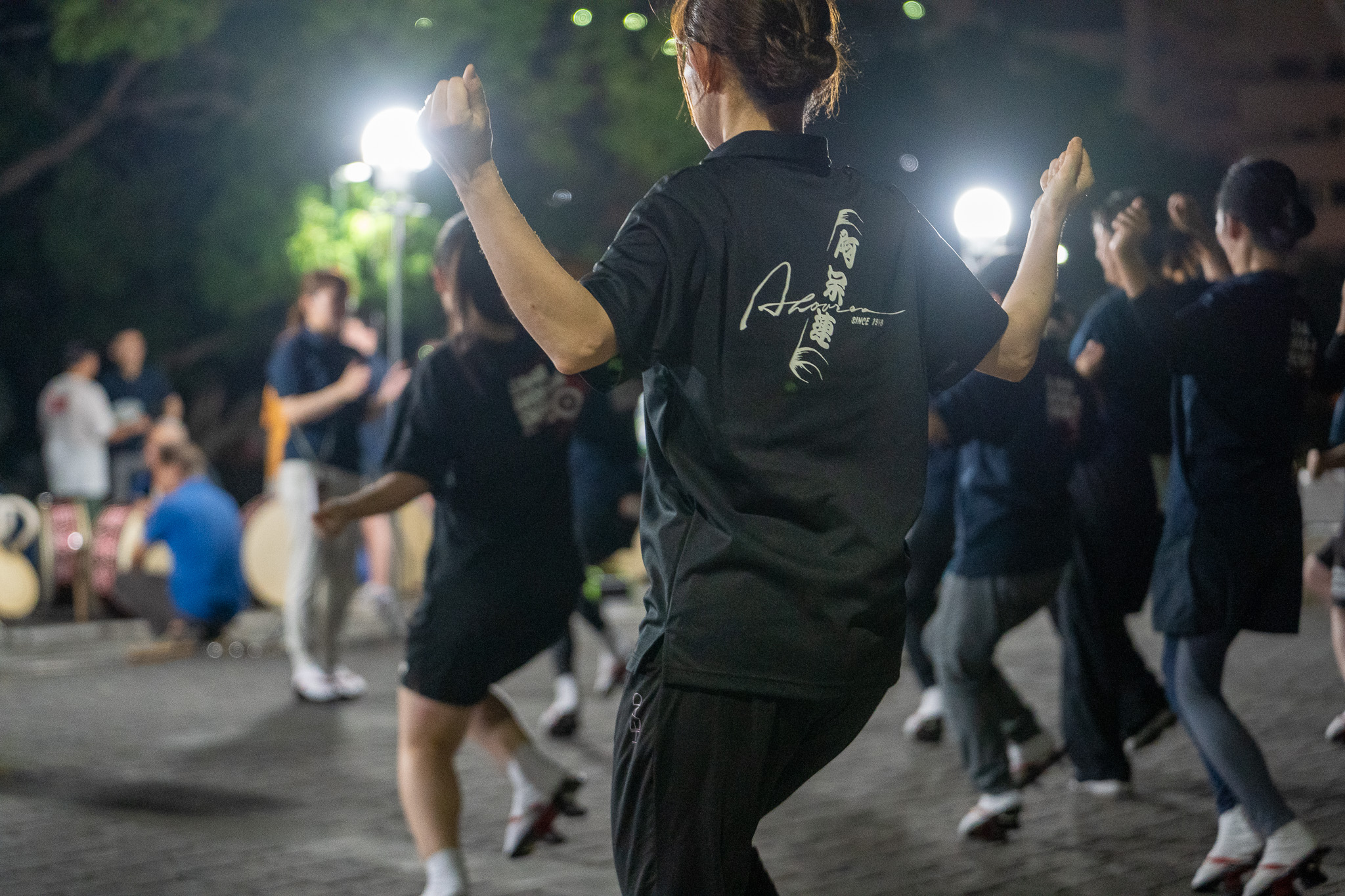 練習で女踊りを指導する阿呆連の指導者